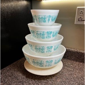 Vintage Pyrex Butterprint All White Mixers Set
